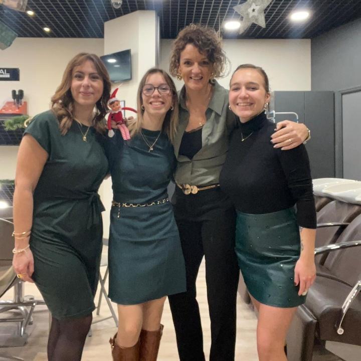 Léa, Abi, Charlotte et Justine, professionnelles de la coiffure et de la coloration à votre service sur Château-Gontier sur Mayenne du Lundi au Samedi.